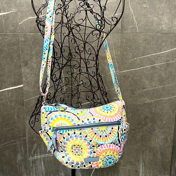 Vera Bradley Handbags - Vera Bradley Grand Traveler bag Sunny Medallion.